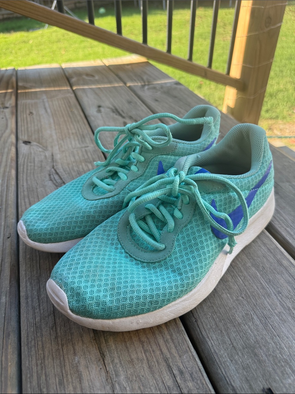 Nike Women’s 9.5, 812655-341 Tanjun in Teal Sneakers Shoes